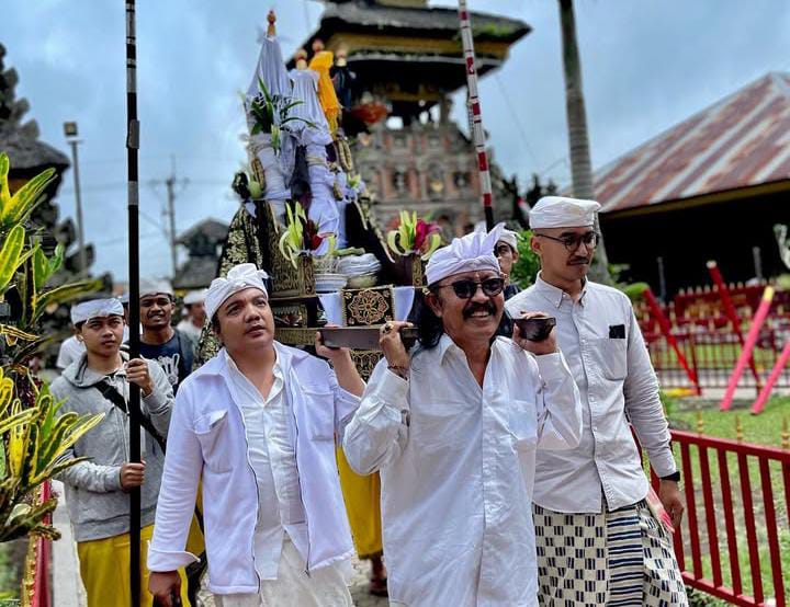 Tradisi Ngusabha Bukakak Desa Adat Giri Emas