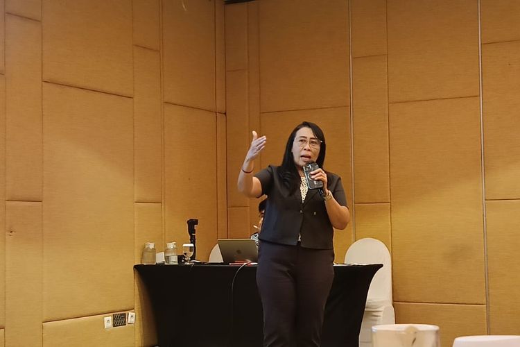 Prof. Dr. A. A. Istri Ari Atu Dewi pakar hukum adat Bali Universitas Udayana
