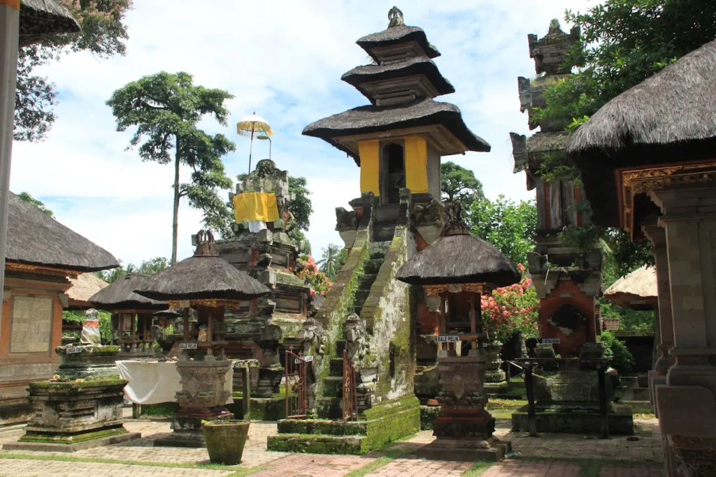 Pura Samuan Tiga 01