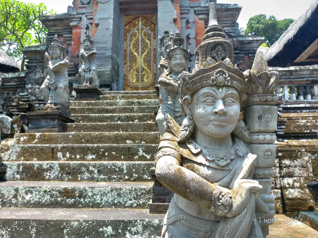 Pura Samuan Tiga 04