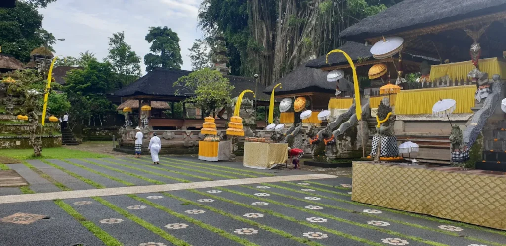 Pura Samuan Tiga 08